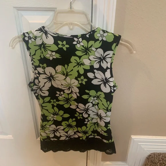 Floral Lace Trim Top - Black and Green - Picture 3 of 3